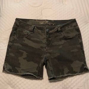 Hippie laundry camo denim shorts